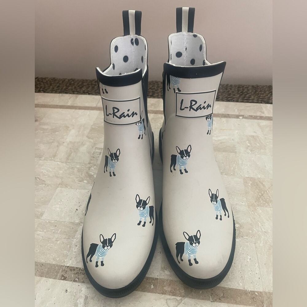 L-Rain rubber boots.
